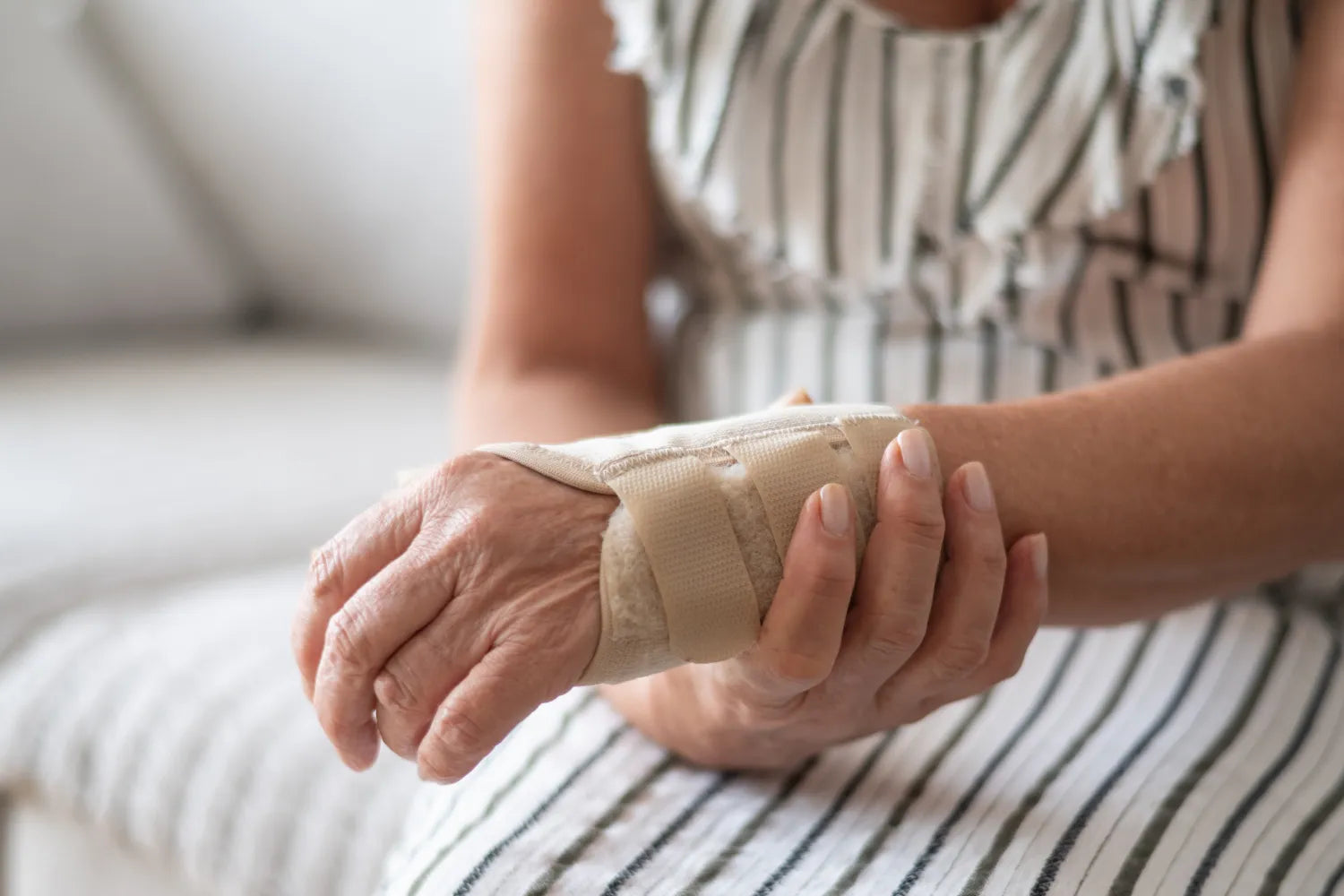 Best Wrist Brace for Carpal Tunnel: Day, Night, and Post-Surgery Support product