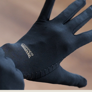 Full-finger compression glove that uses Smart Touch-Screen Technology so you can use your devices without removing your gloves.