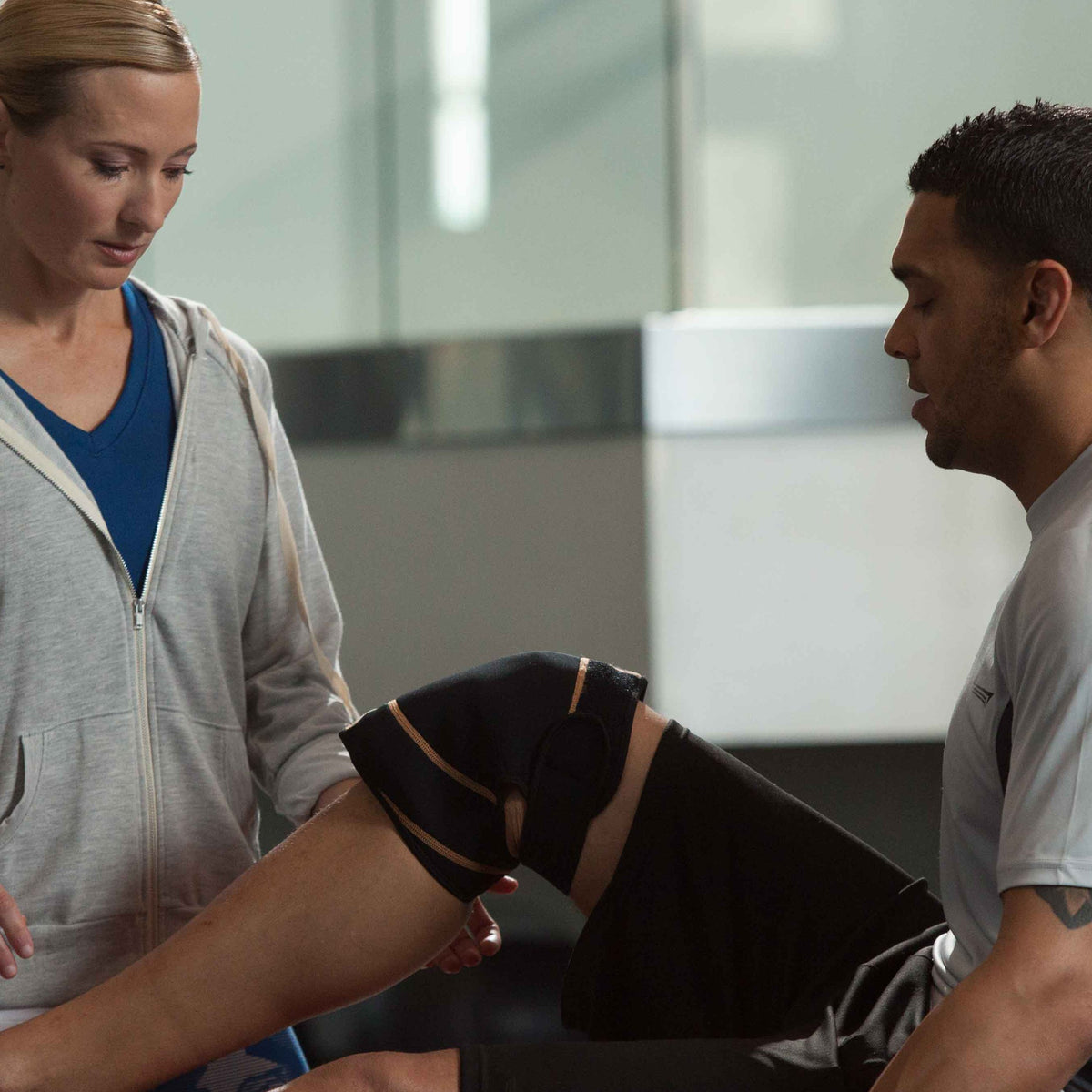 Knee support that provides Hot & Cold Therapy for Relief and Recovery