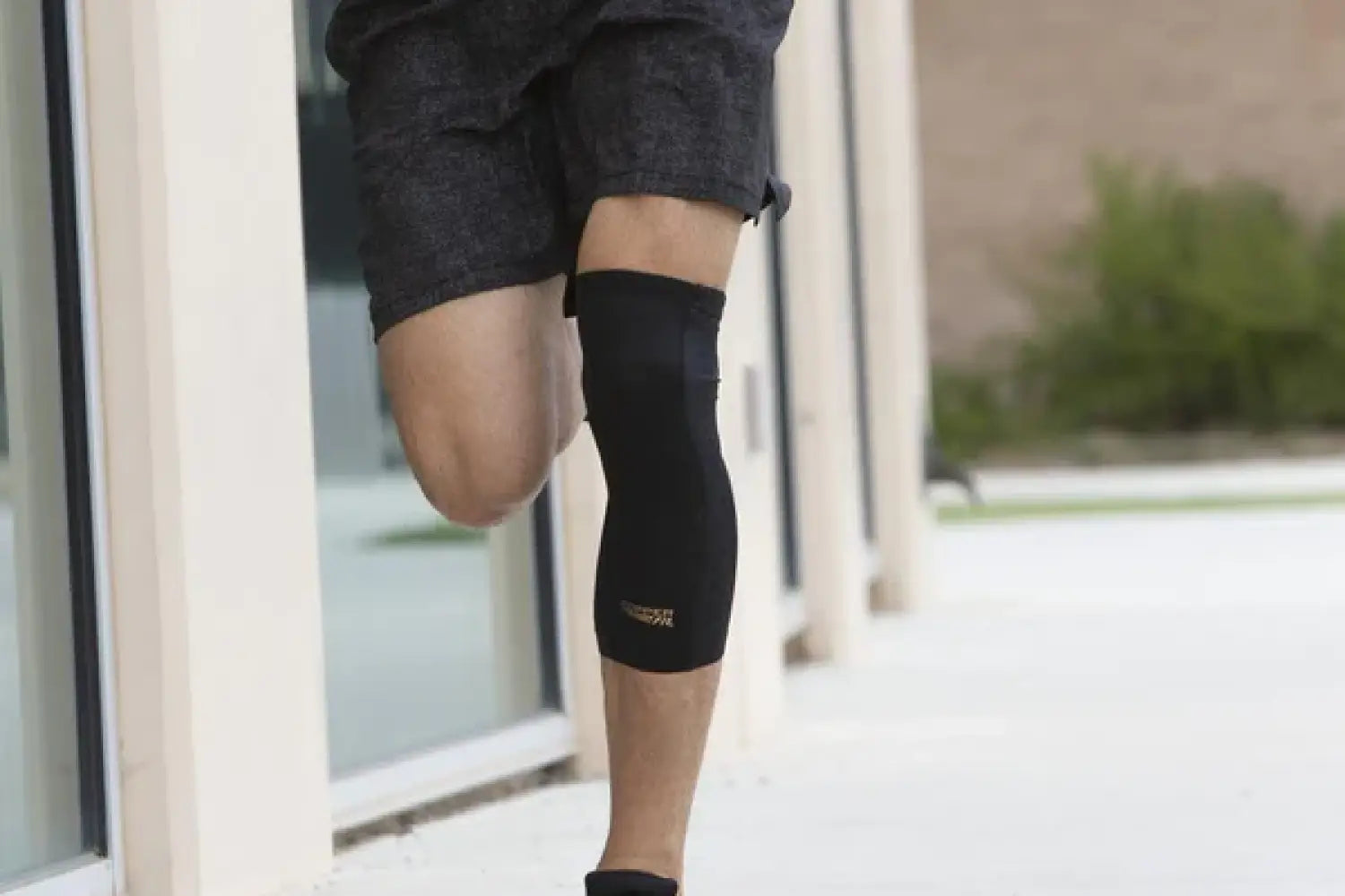 How To Put On a Knee Brace for a Proper Fit - Copper Fit