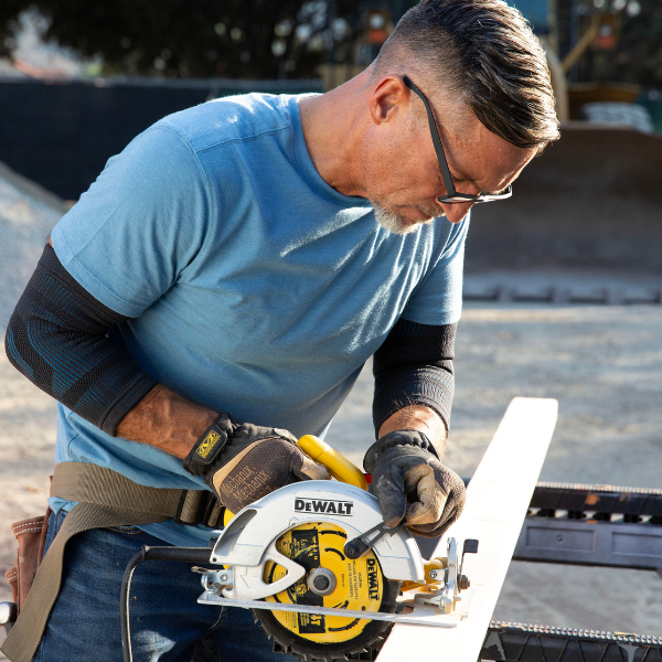 mobilizer-elbow-man-wearing-arm-brace