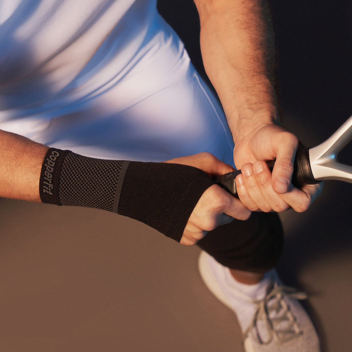 Copper Compression Wrist Sleeve: Big Help to Gym Goers