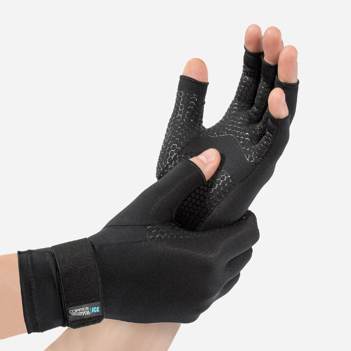 Tommie Copper unisex Compression Gloves/Wrist Sleeve, Black, Medium, Men's